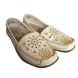 Stone Canyon Cream Leather Slip-On Loafers Floral Heart Star Cutout Moccasins 10